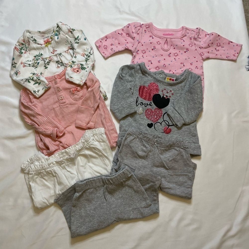 Girls Carter’s size newborn 3 pants, 2 sleep sacks, 1 shirt, and 1 one piece.